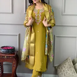 KAUTIK FABRICS Floral Embroidered Thread Work Straight Kurta & Trouser With Dupatta-image-36