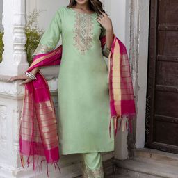 VredeVogel Floral Printed Straight Kurta With Trousers & Dupatta-image-36