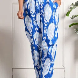 Style Shoes Women Geometric Printed Regular Trousers-image-27