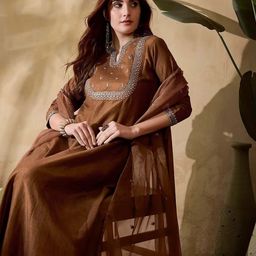 Happy Design Women Floral Yoke Design Regular Sequinned Kurta with Trousers & With Dupatta image 3