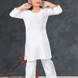 Pehanaava Girls Striped Thread Work Straight Kurta With Trouser-image-98