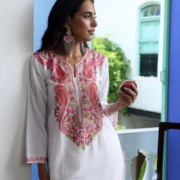 House of Chikankari HOC Crafts Aari Embroidered Kurta-image-58