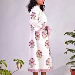 Feels Like Home Printed Bath Robe image 3