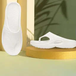 Beeone Men Colourblocked Sliders Flip Flops-image-1