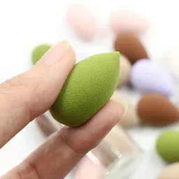 Beautiflame Set Of 5 Round Powder Puff With Blender & Mini Heart Puff image 5