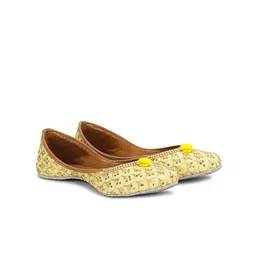 TRY FEET Women Textured Mojaris Flats-image-63