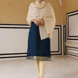 Geroo Luxe Floral Embroidered Gotta Patti Woollen Shawl-picture-16