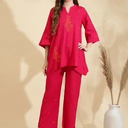 Sringam Floral Embroidered Mandarin Collar Three-Quarter Sleeves Pure Cotton Top & Trouser-image-42