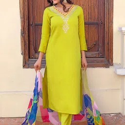 S.K.C Ethnic Motifs Yoke Design Sequinned V-Neck Straight Kurta With Trouser & Dupatta image 5