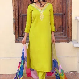 Siya Fashion Floral Yoke Design V-Neck Sequinned Cotton Silk Kurta With Trousers & Dupatta image 4