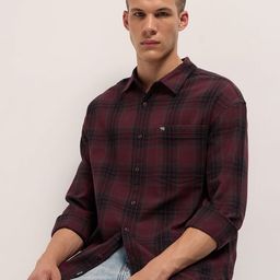 THE BEAR HOUSE Men Relaxed Checked Casual Shirt-image-35