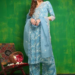 Berrylicious Women Floral Embroidered Regular Patchwork Kurta with Palazzos & With Dupatta-30