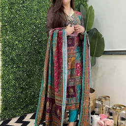 KALINI Women Green Rayon Blend Printed Straight Kurta Set With Dupatta-picture-33