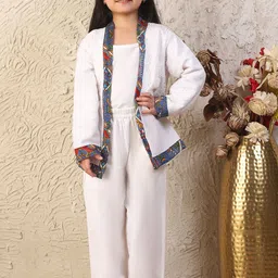 NEUDIS Girls Self Designed Sqaure Neck Pure Cotton Top With Trousers & Shrug-image-5