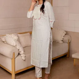 MIRCHI FASHION Floral Yoke Design Round Neck Thread Work Straight Kurta-picture-10