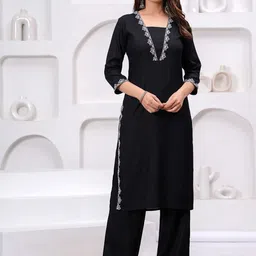 HERE&NOW Yoke Design Thread Work Straight Kurta With Trouser-35