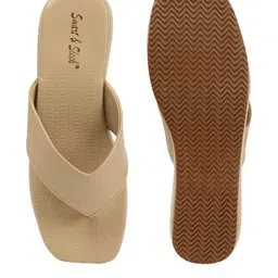 Smart & Sleek Platform Pumps-14