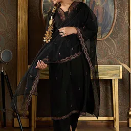 Indo Era Ethnic Motifs Embroidered Thread Work Kurta with Trousers & Dupatta-31