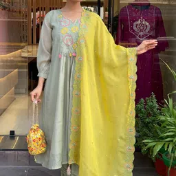 URMIR FASHION Women Floral Embroidered Regular Thread Work Kurta with Trousers & With Dupatta-picture-7