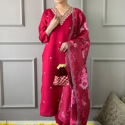 BAESD Ethnic Motifs Yoke Design V-Neck Zari Chanderi Silk Kurta With Trousers & Dupatta-21