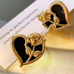 VAGHBHATT Gold-Plated Heart Shaped Studs-69