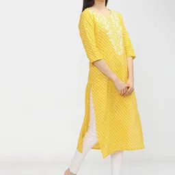 Vishudh Yellow Floral Printed Round Neck Straight Kurta image 5