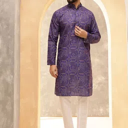SOJANYA Men Printed Regular Kurta with Pyjamas-8