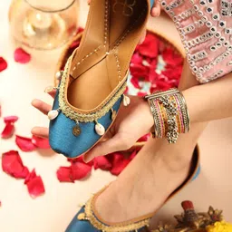 GLAM STORY Women Embellished Ethnic Mojaris Flats-picture-50