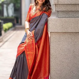 Shriyangan Checked Woven Design Zari Pure Silk Kanjeevaram Saree-picture-13