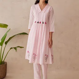 MAAND Women Floral Embroidered Cotton Kurta with Trousers-15
