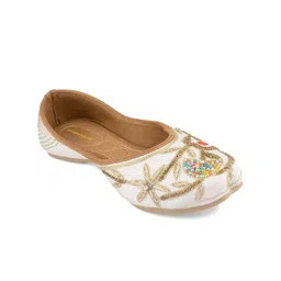 Anouk Women Embellished Ethnic Mojaris Flats-image-54