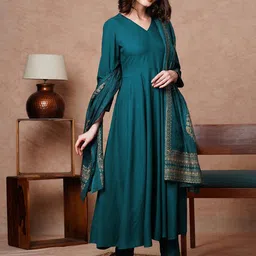 GoSriKi Women Regular Kurta with Trousers & With Dupatta image 5