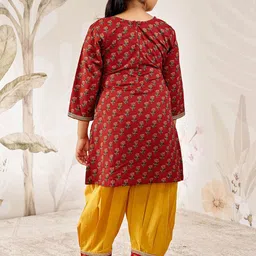 VASTRAMAY Girls Floral Printed Cotton Kurta with Patiala & Dupatta image 2