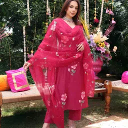 DIVASTRI Floral Printed V-Neck Kurta With Palazzos And Dupatta-picture-29