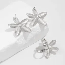 StyleCast x Revolte Set Of 2 Silver Plated Beaded Floral Shaped Studs with Finger Ring-picture-16