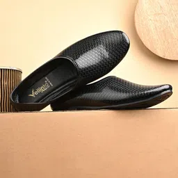 Vellinto Men Textured Mojaris-image-45