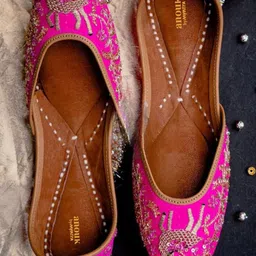 Anouk Women Ethnic Mojaris with Embroidered Flats-image-85