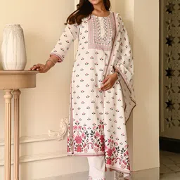 DIVASTRI Floral Printed Round Neck Straight Kurta With Trousers & Dupatta-picture-32
