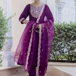 VredeVogel Women Floral Embroidered Regular Kurta with Trousers & With Dupatta-picture-25