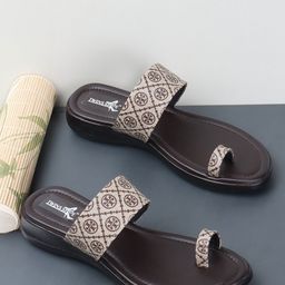 TWINSSHOE Women Printed One Toe Flats-image-84