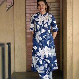 Women Cotton Blend Kurti Pant Set-image-38