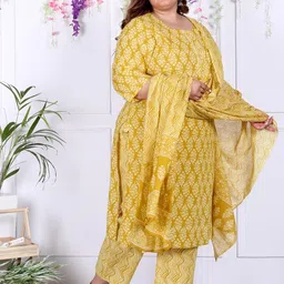 Swasti Plus Size Floral Printed Regular Sequinned Pure Cotton Kurta with Trouser & Dupatta image 4