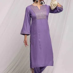 Anouk Floral Embroidered Notched Neck Straight Kurta with Trousers-31