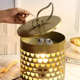 Chokhat Gold Toned Netra Table Lamp image 2