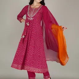 PARTHVI Bandhani Printed Regular Thread Work Kurta with Trousers & Dupatta image 5
