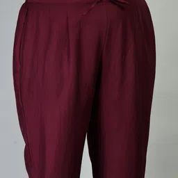 PrettyPlus by Desinoor.com Pleated Beads and Stones Kurta with Trousers image 3