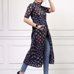 Get Glamr Printed Longline Button Shrug image 2