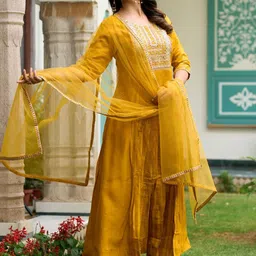 THE52 Yoke Design Sequinned Chanderi Silk A-Line Pleated Kurta With Trousers & Dupatta image 3