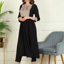 mokshi Yoke Design Empire Sequinned Kurta with Trousers image 3