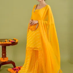 Rangpur Leheriya Printed Sleeveless Kurta with Sharara & Dupatta image 3